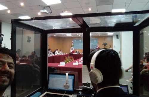 Hacemos de tu evento una experiencia extraordinaria Traducción simultánea profesional